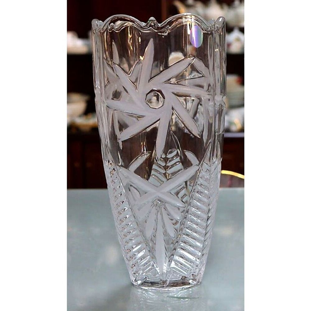 Lọ hoa dáng bầu , loe mài trắng 30cm