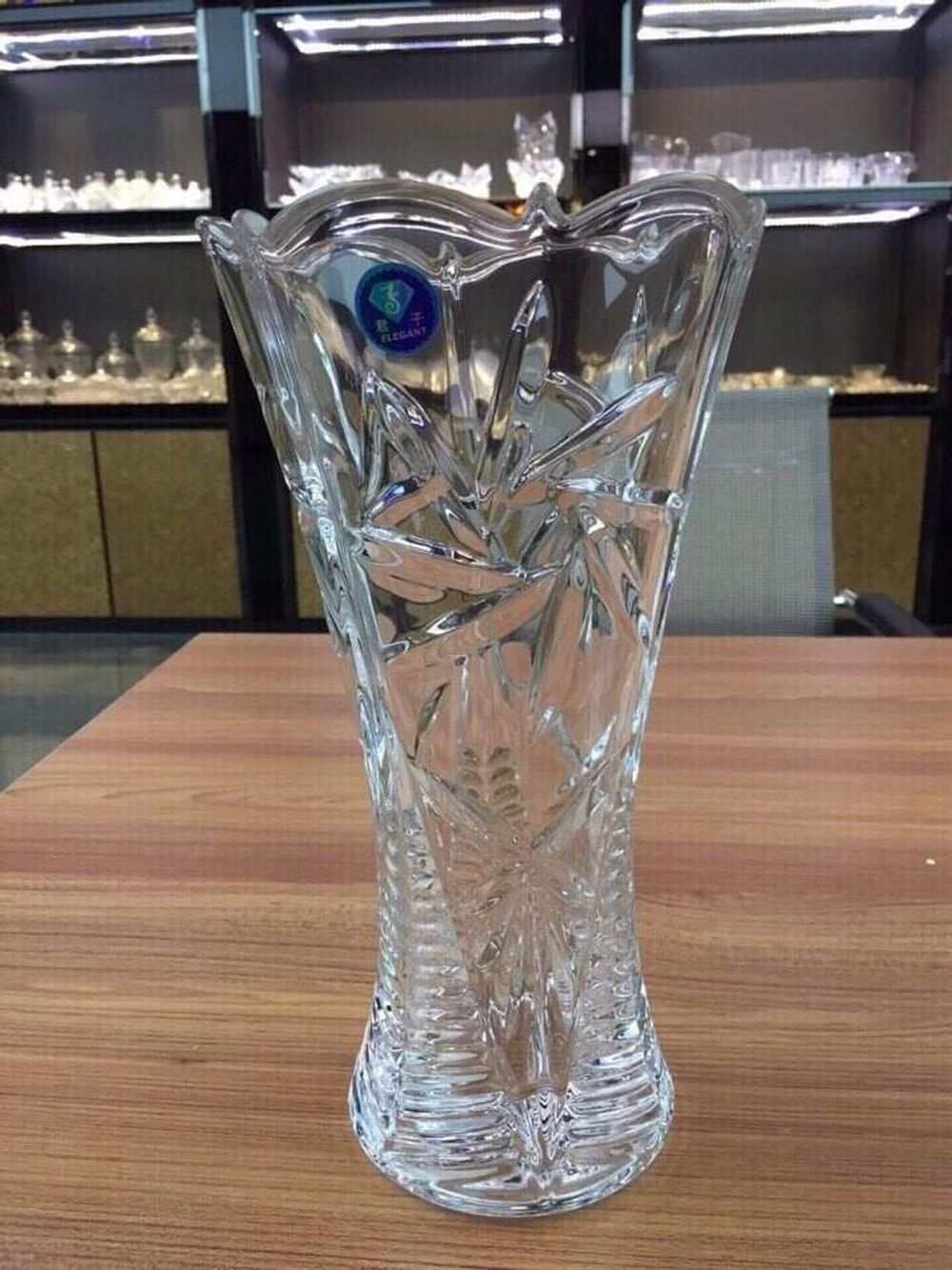 Lọ hoa 30cm loe thủy tinh trắng , màu