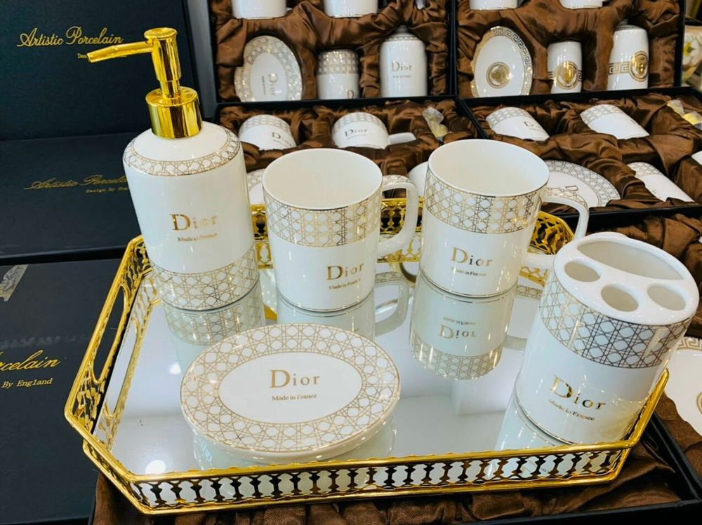 Bộ Đồ Dùng Phòng Tắm Sứ Trắng Viền Vàng Cao Cấp