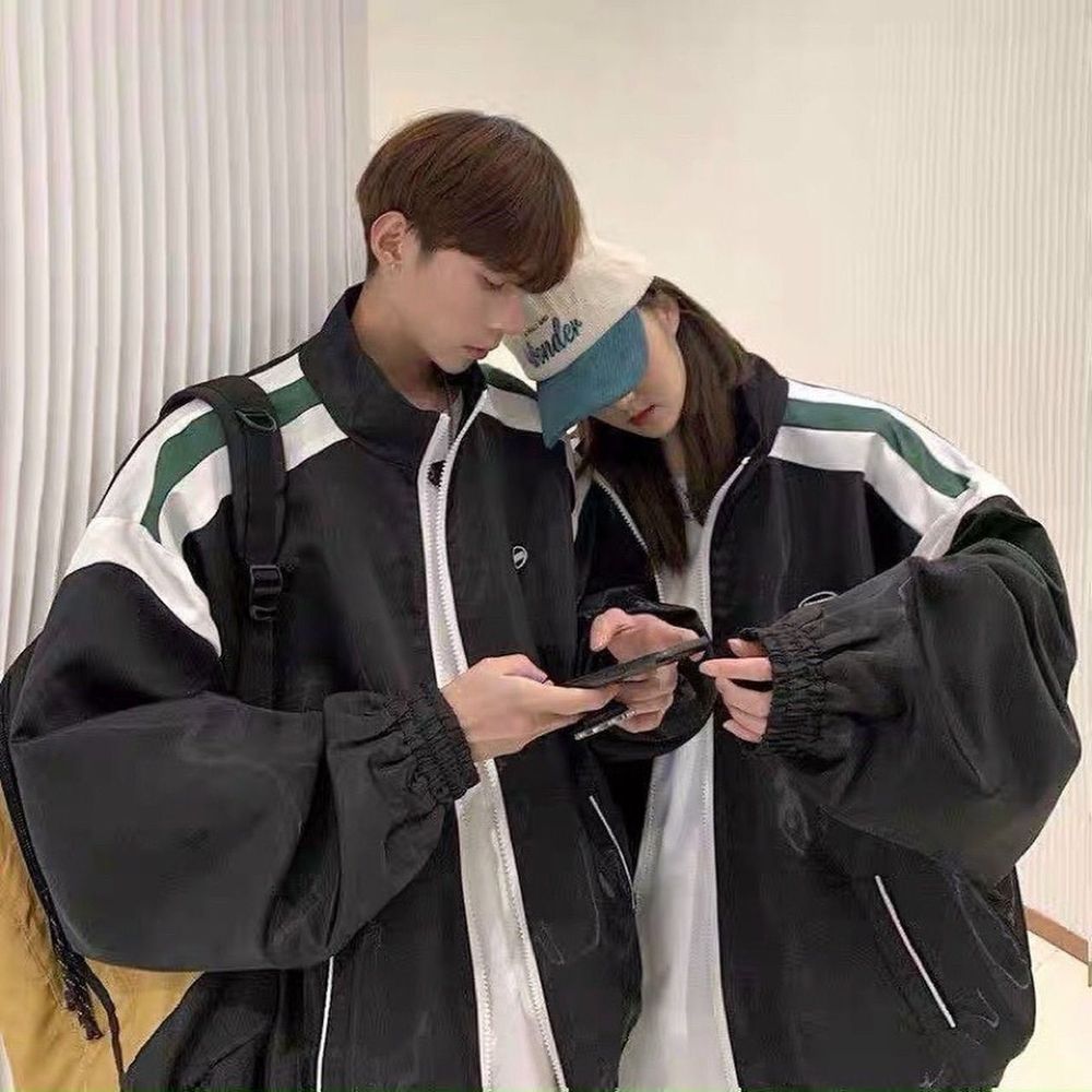 Áo khoác nam unisex cổ đứng vải dù 2 lớp phối màu độc lạ.