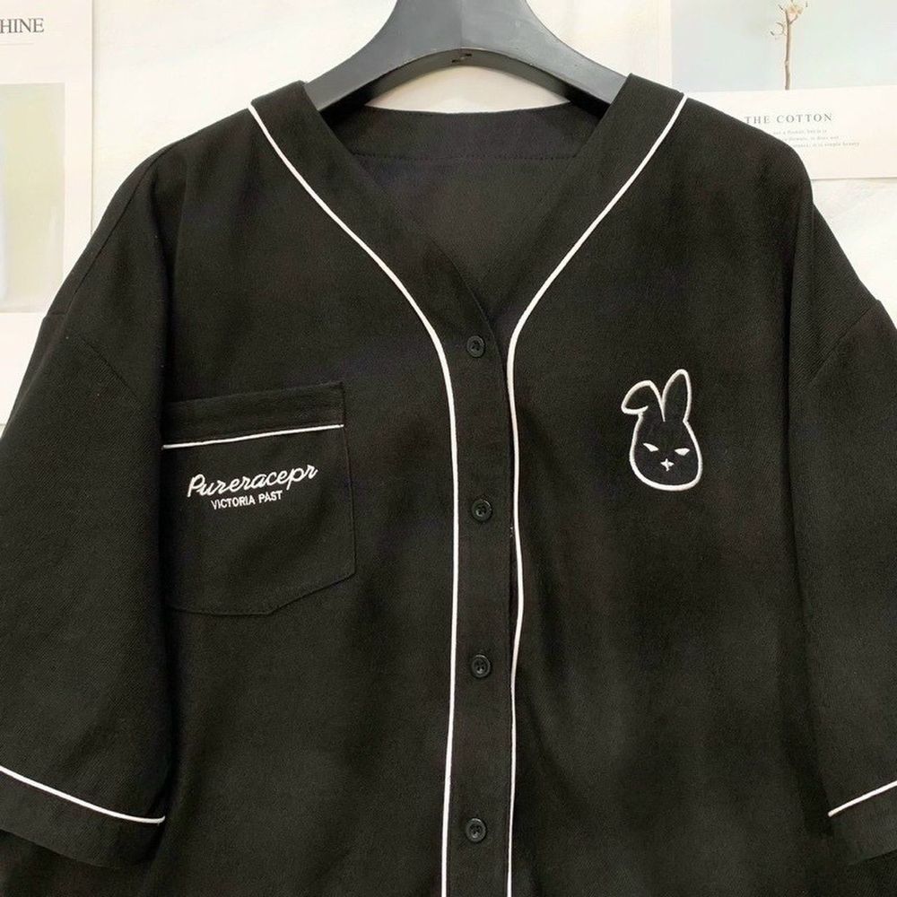 Áo sơ mi sọc viền thêu đầu thỏ kiểu dáng trẻ trung năng động