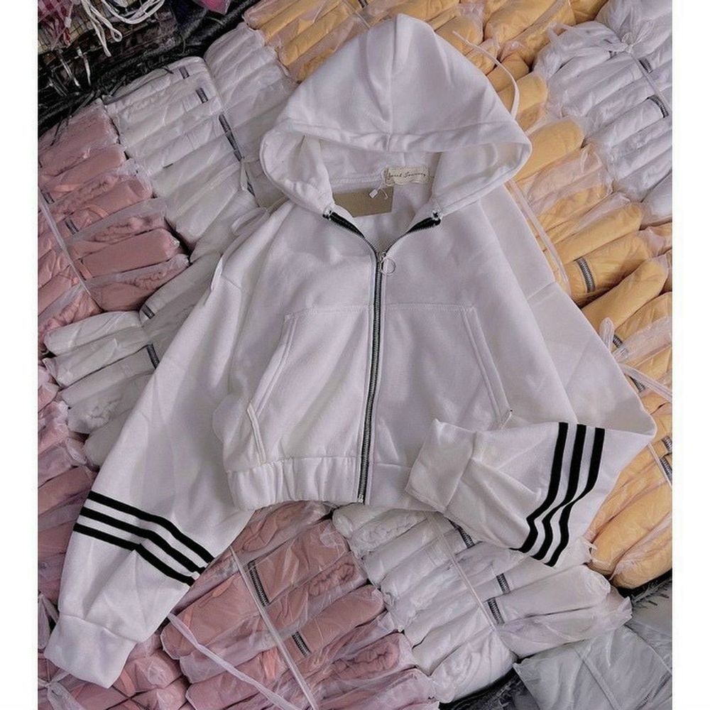 (ảnh thật)Áo Khoác form lửng crotop 3 sọc viền ở tay chất vải đẹp tay phồng dễ phối đồ thời trang