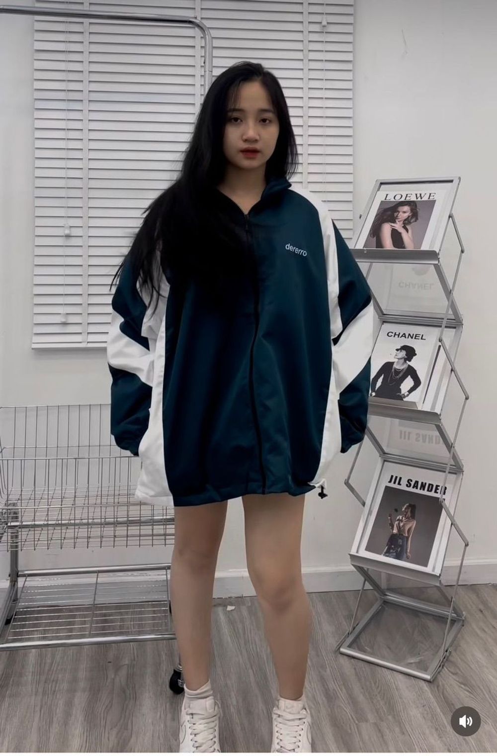 Áo Khoác Gió DEMERRO chữ thêu chất liệu dù 2 lớp 3 màu có túi trong và túi ngoài trẻ trung năng động