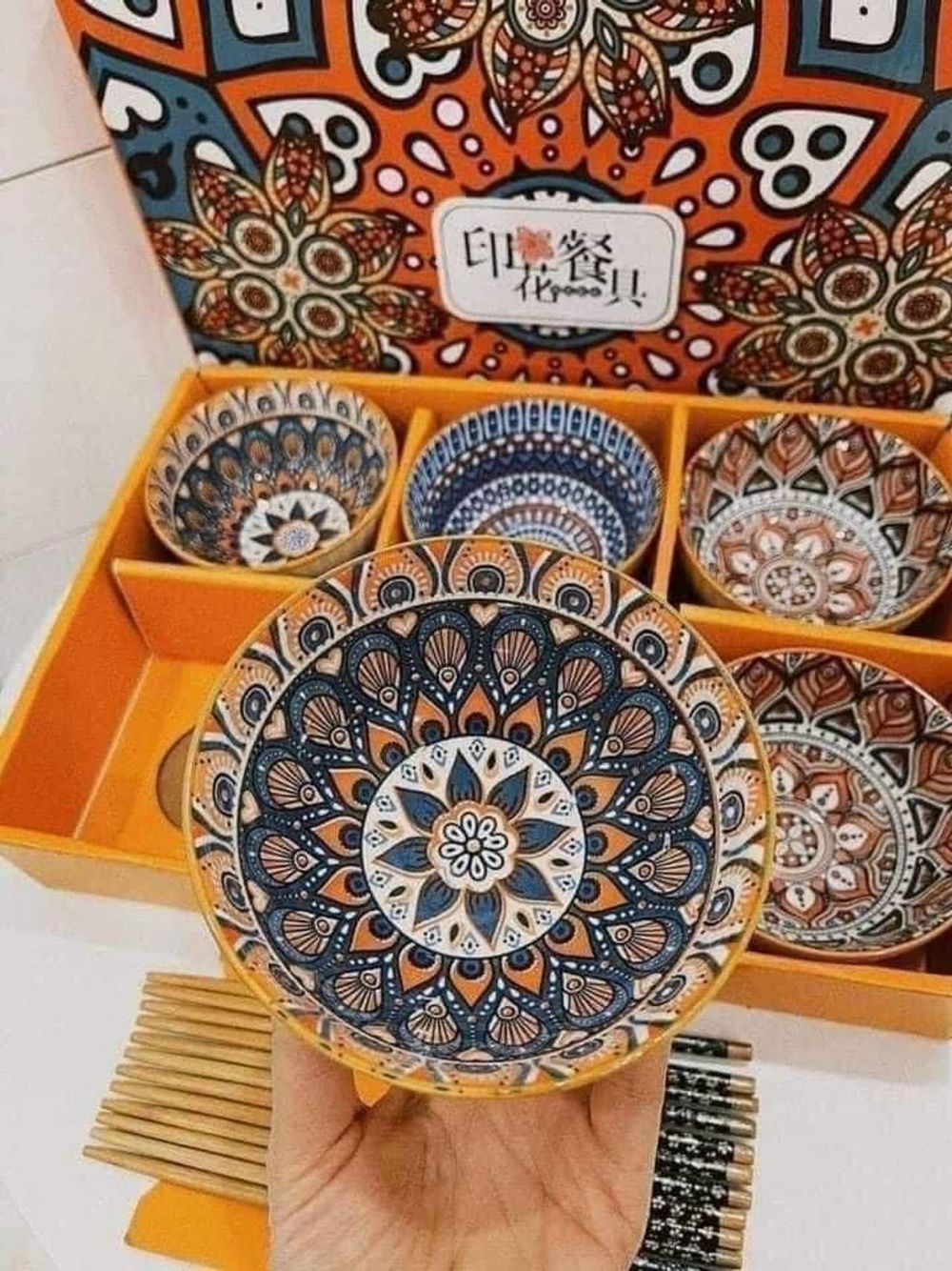 Set 6 bát thổ cẩm siêu cute, siêu đáng yêu, siêu tiện lợi kèm đũa và vỏ hộp