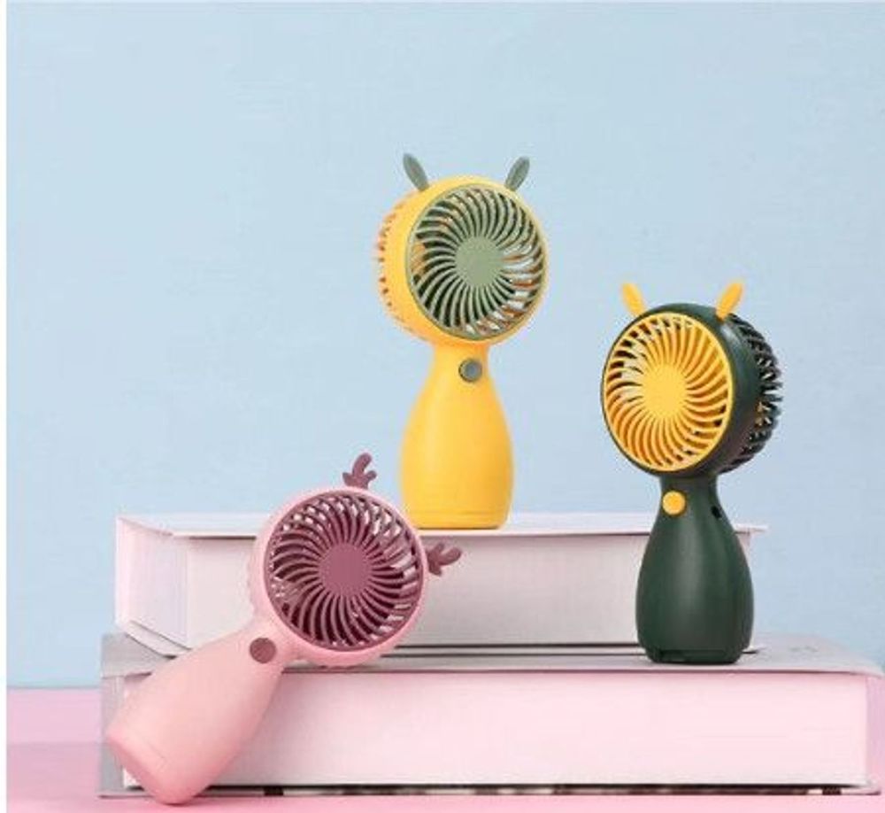 Quạt mini cầm tay, quạt cầm tay mini có đế để bàn , nhỏ gọn, tiện lợi (Tặng Dây Sạc+ kèm dây cao su) ( màu ngau nhien)