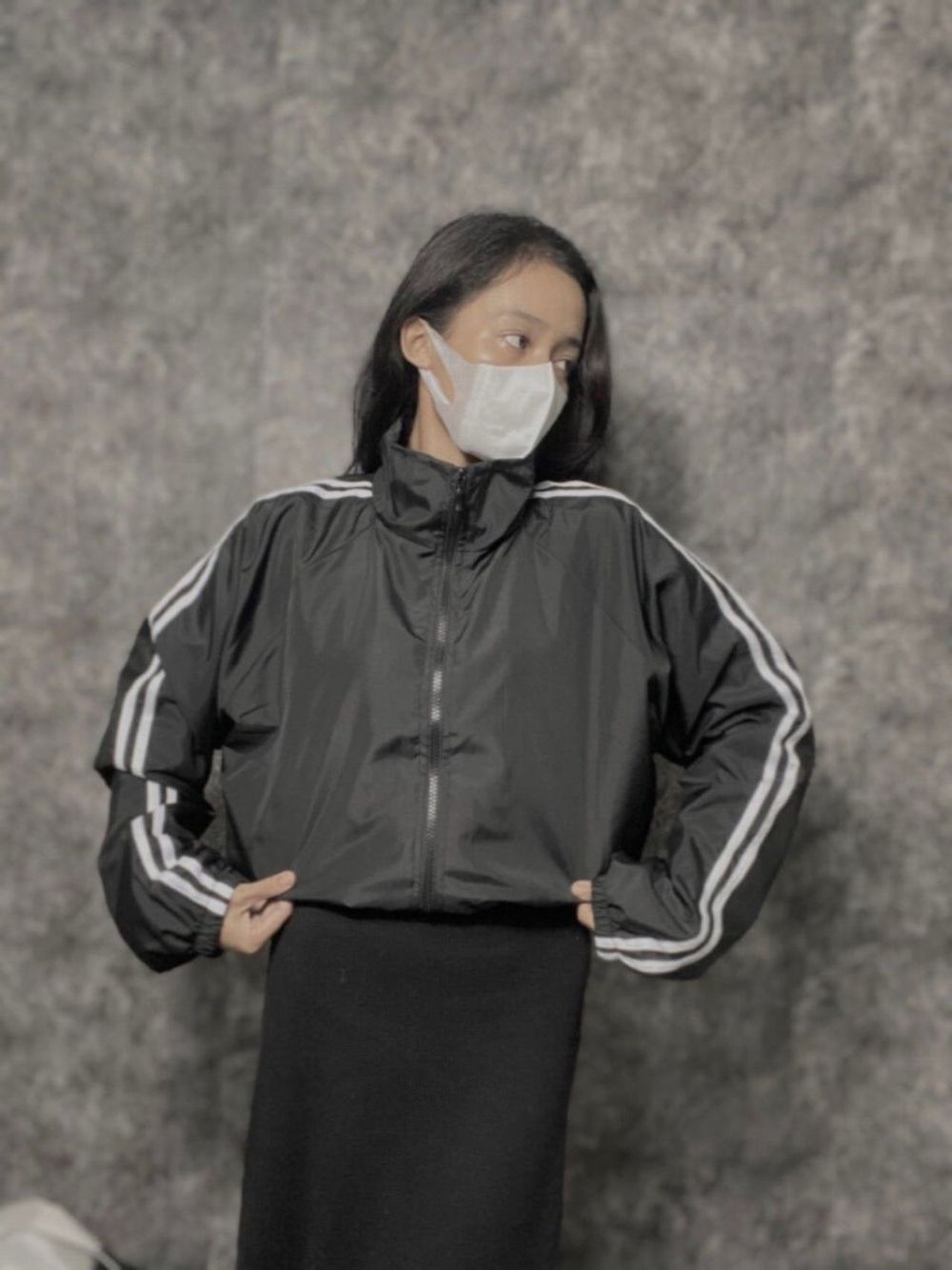 Áo khoác dù 2 lớp tay 2 sọc thể thao dáng lửng có dây rút phong cách