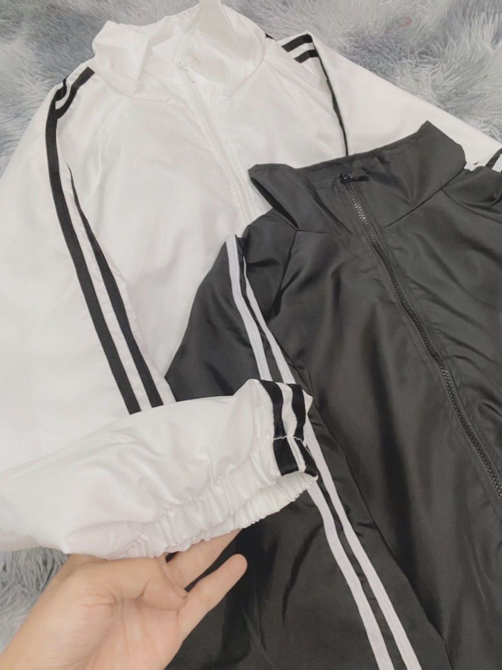 Áo khoác dù 2 lớp tay 2 sọc thể thao dáng lửng có dây rút phong cách