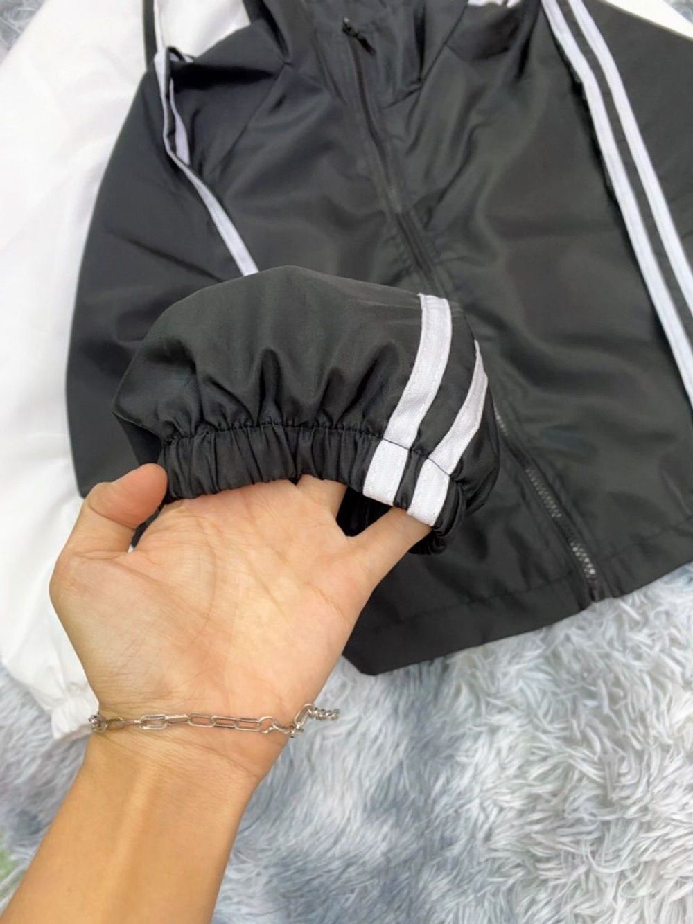 Áo khoác dù 2 lớp tay 2 sọc thể thao dáng lửng có dây rút phong cách