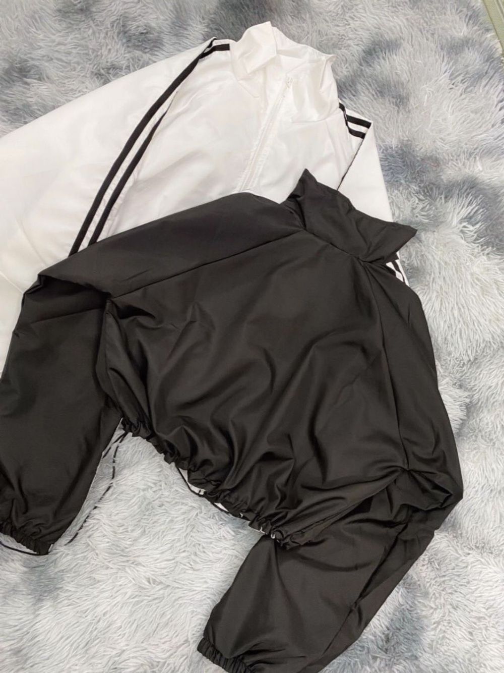 Áo khoác dù 2 lớp tay 2 sọc thể thao dáng lửng có dây rút phong cách