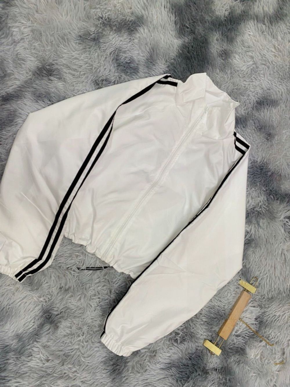 Áo khoác dù 2 lớp tay 2 sọc thể thao dáng lửng có dây rút phong cách