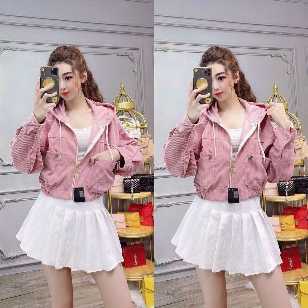 Áo khoác nhung tăm kiểu cánh dơi, nón rộng dây kéo khoen tròn.