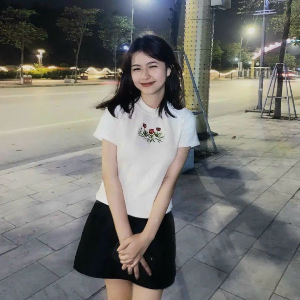 Áo thun baby tee thêu hoa sắc nét, áo croptop cổ phối phong cách Hàn Quốc