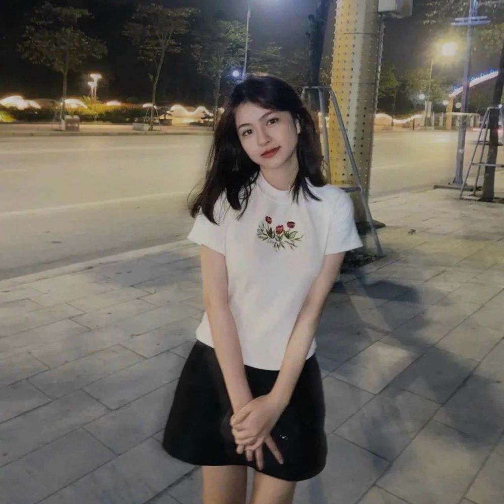 Áo thun baby tee thêu hoa sắc nét, áo croptop cổ phối phong cách Hàn Quốc