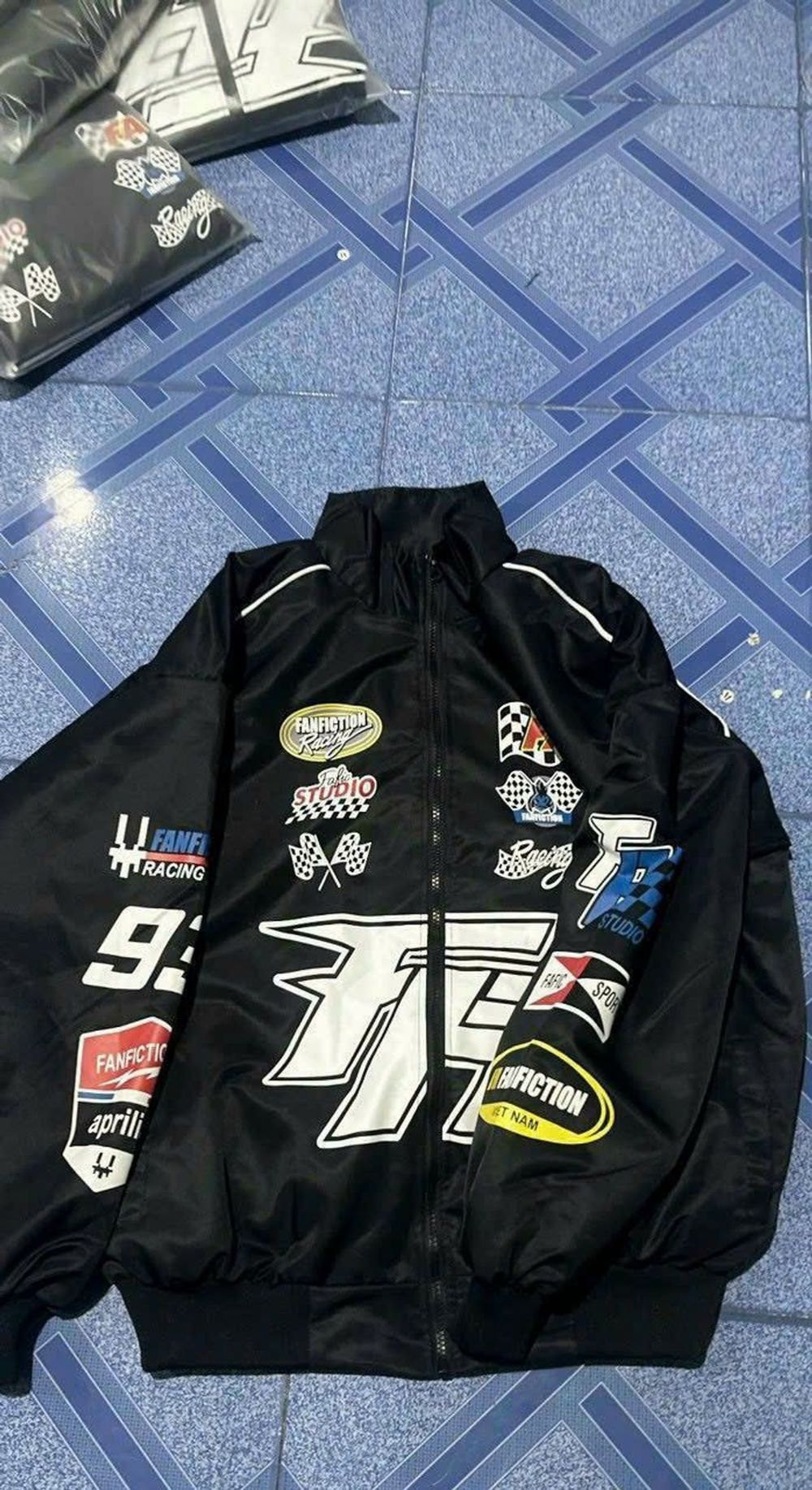 Áo khoác dù 2 lớp fafic studio rasing flag jaker , in nhiều họa tiết