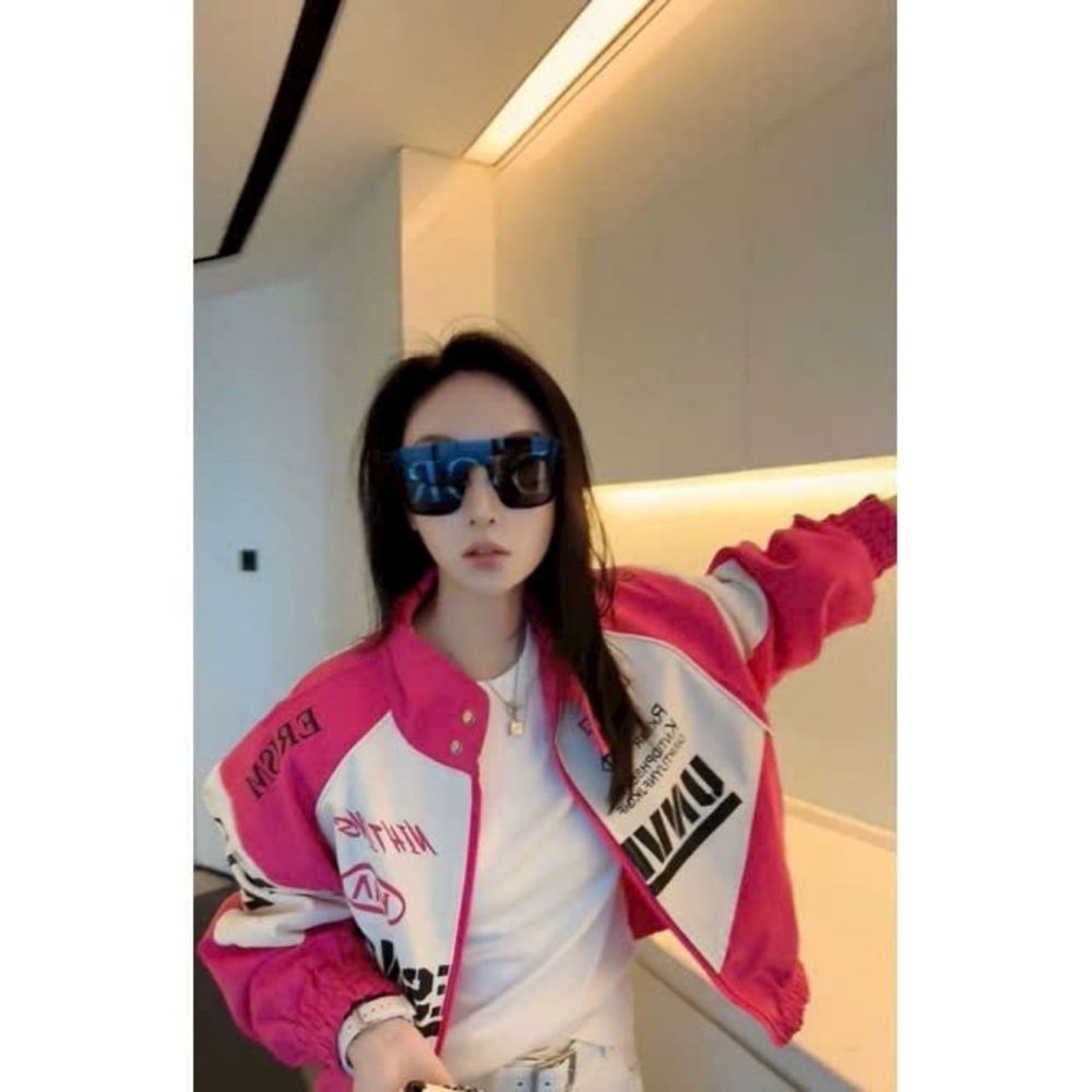 Áo khoác bóng chày phong cách Phương tây cổ điện.