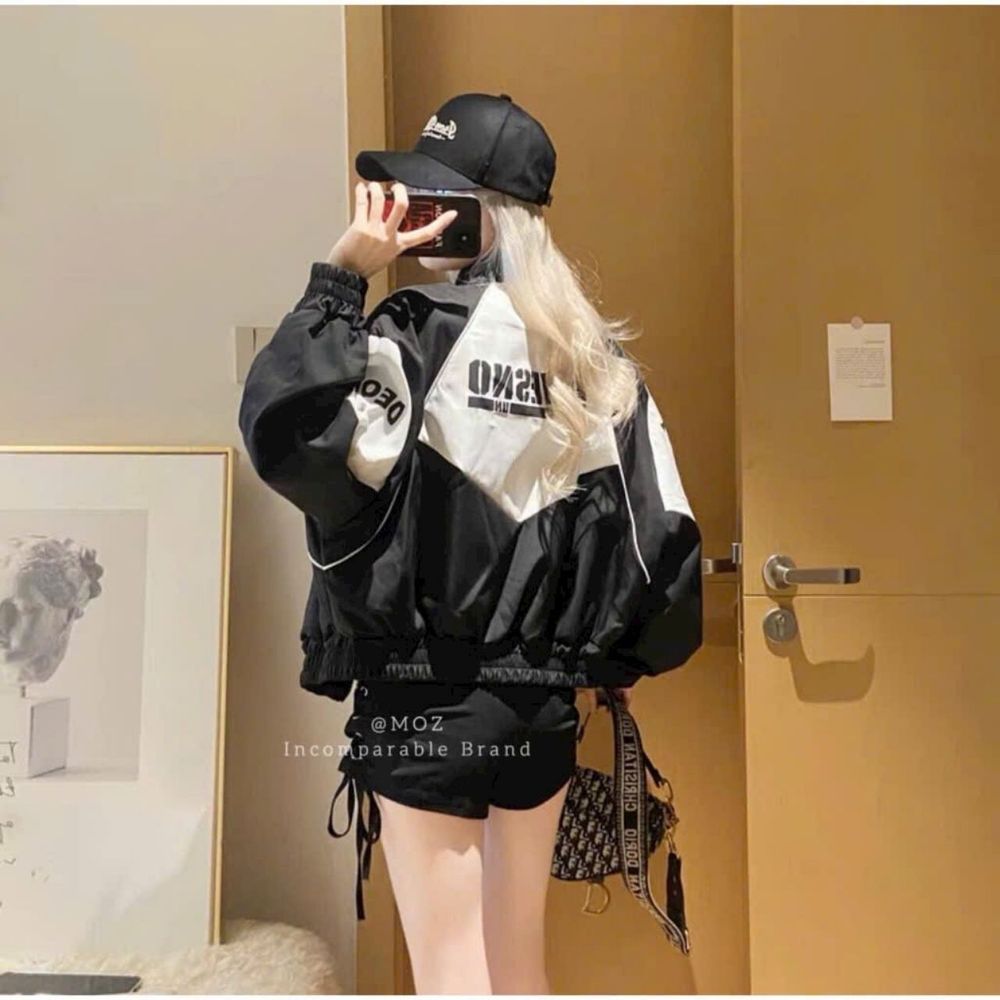 Áo khoác bóng chày phong cách Phương tây cổ điện.