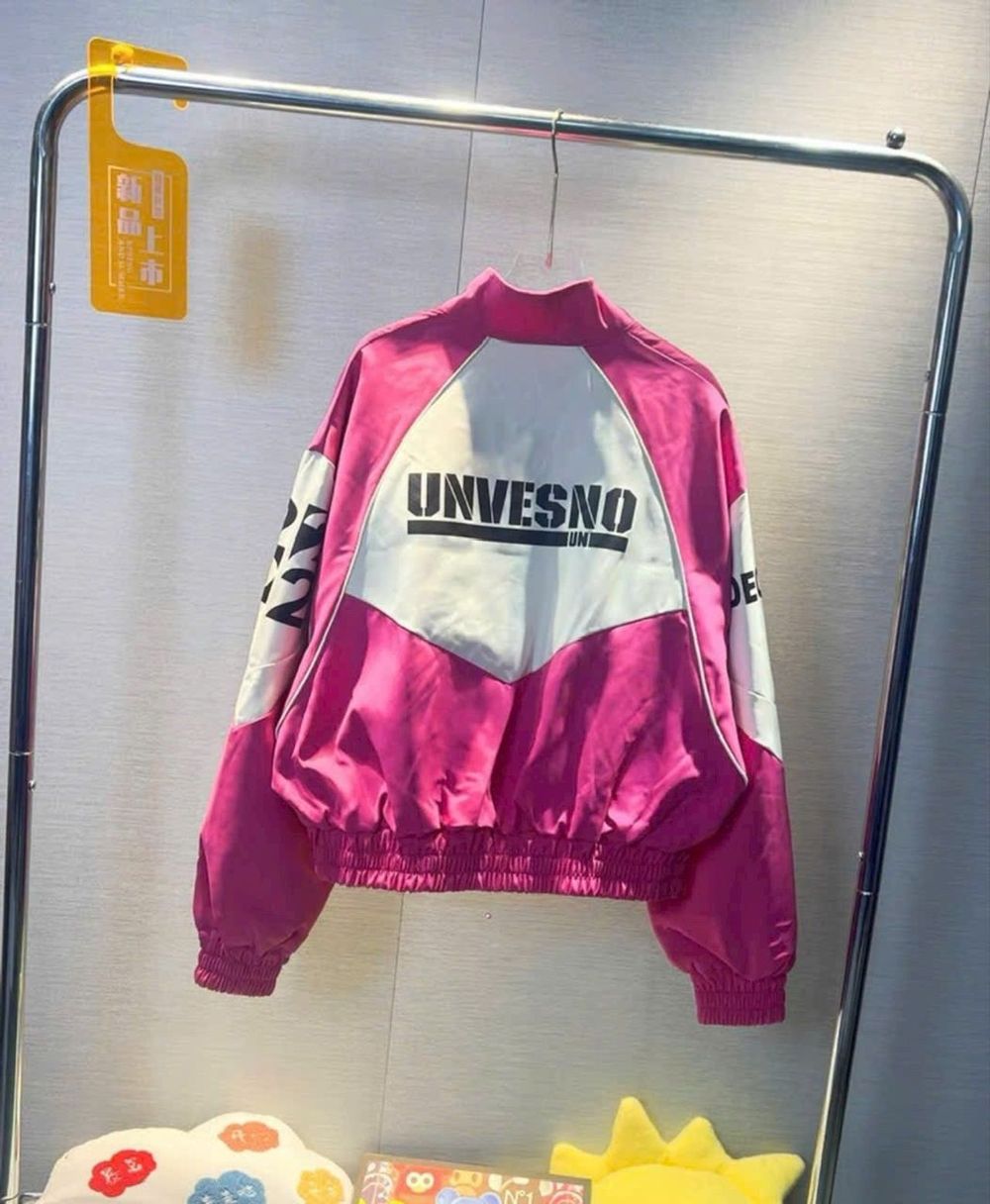 Áo khoác bóng chày phong cách Phương tây cổ điện.