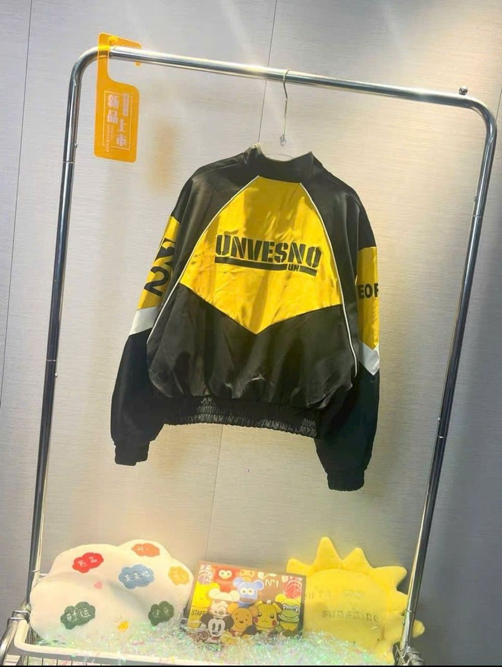 Áo khoác bóng chày phong cách Phương tây cổ điện.