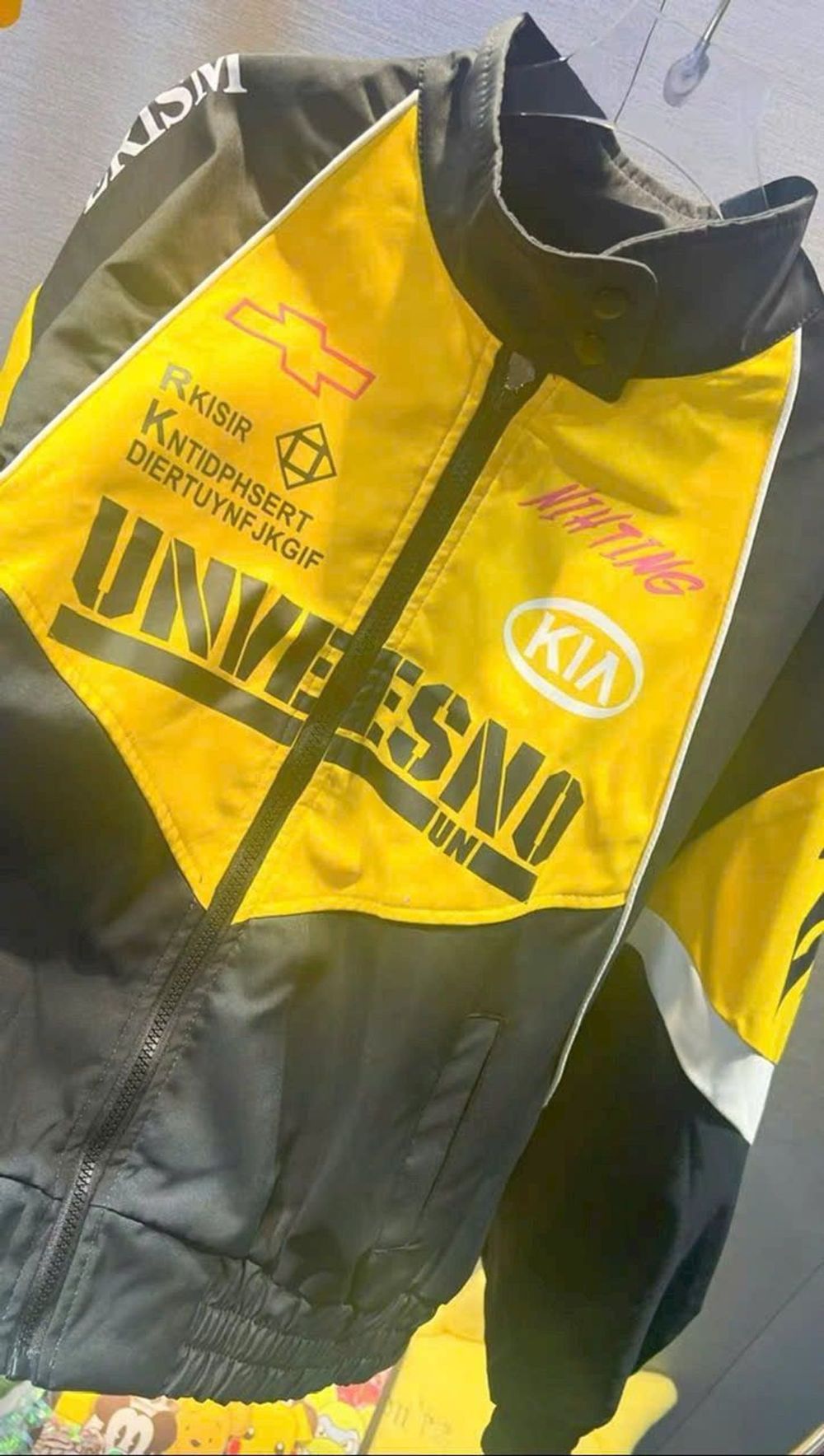 Áo khoác bóng chày phong cách Phương tây cổ điện.