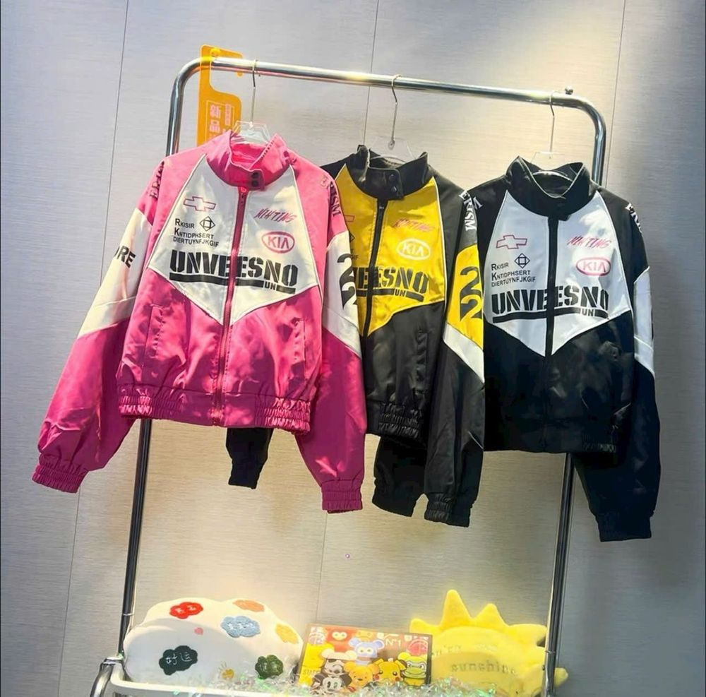 Áo khoác bóng chày phong cách Phương tây cổ điện.