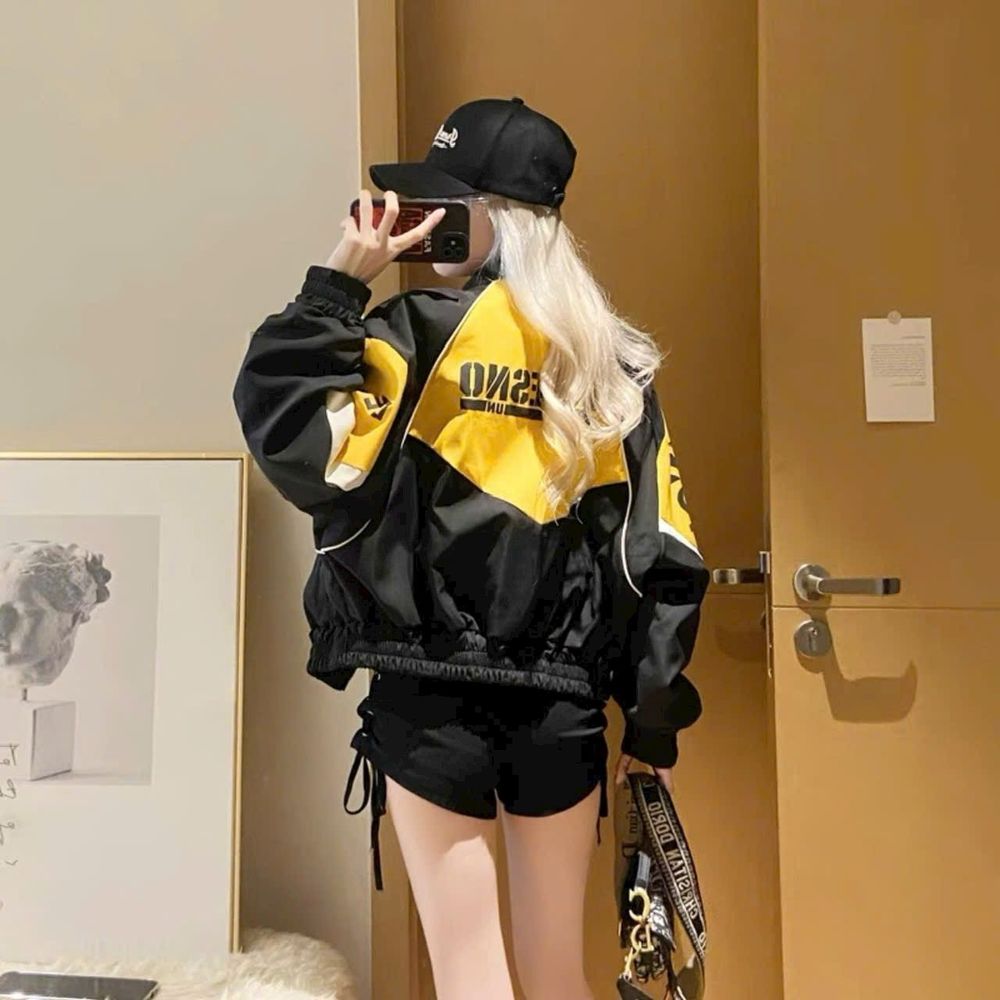 Áo khoác bóng chày phong cách Phương tây cổ điện.