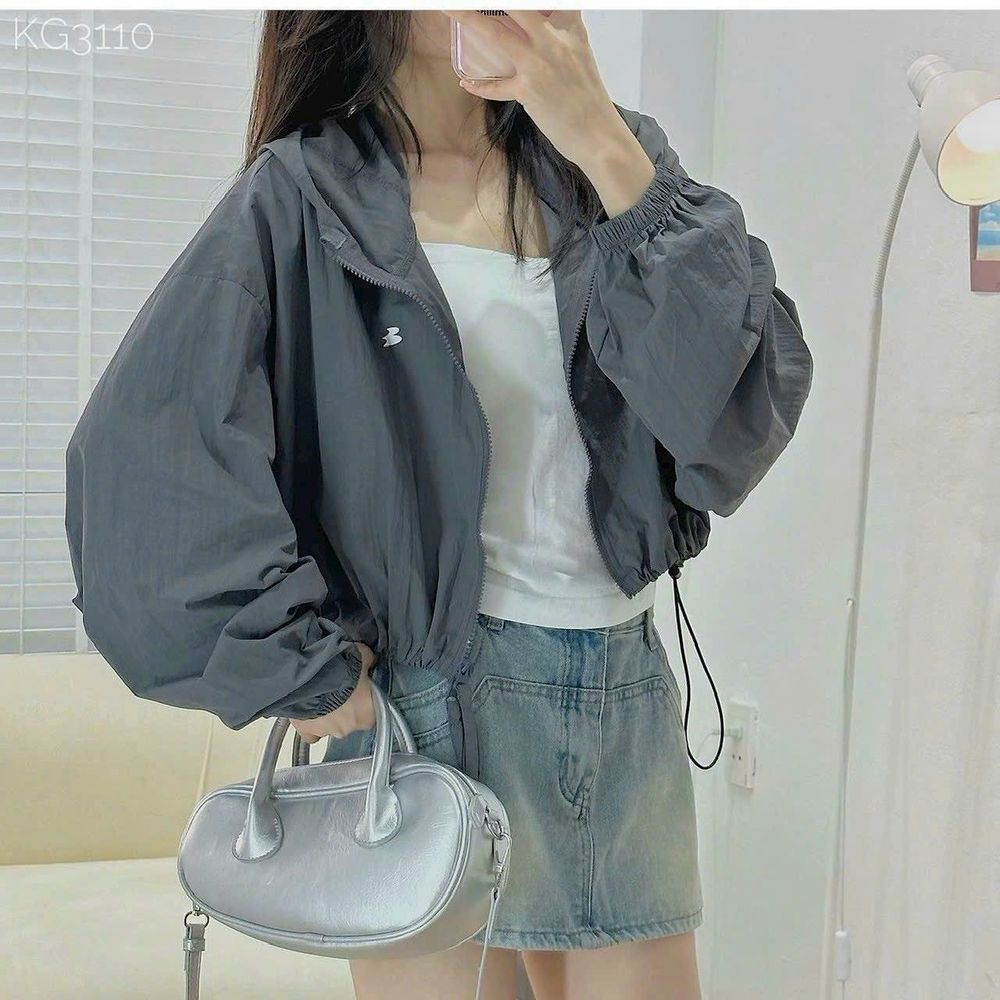 Áo khoác dáng lửng chất dù nhăn trượt nước logo thêu, chống nắng siêu mát , khóa zip