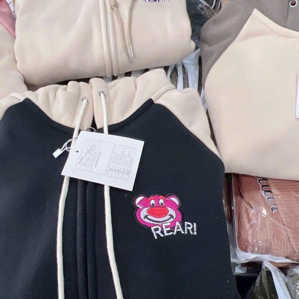 Áo khoác nỉ dệt tay ralang khoá kéo thêu gấu REAR form rộng dưới 75kg