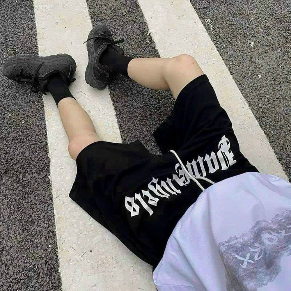 Quần lửng nam nữ in chữ phía trước chất 2 da mềm mịn co giãn . Có 3 size M (dưới 50kg)L ( dưới 60kg)xl ( dưới 70kg)