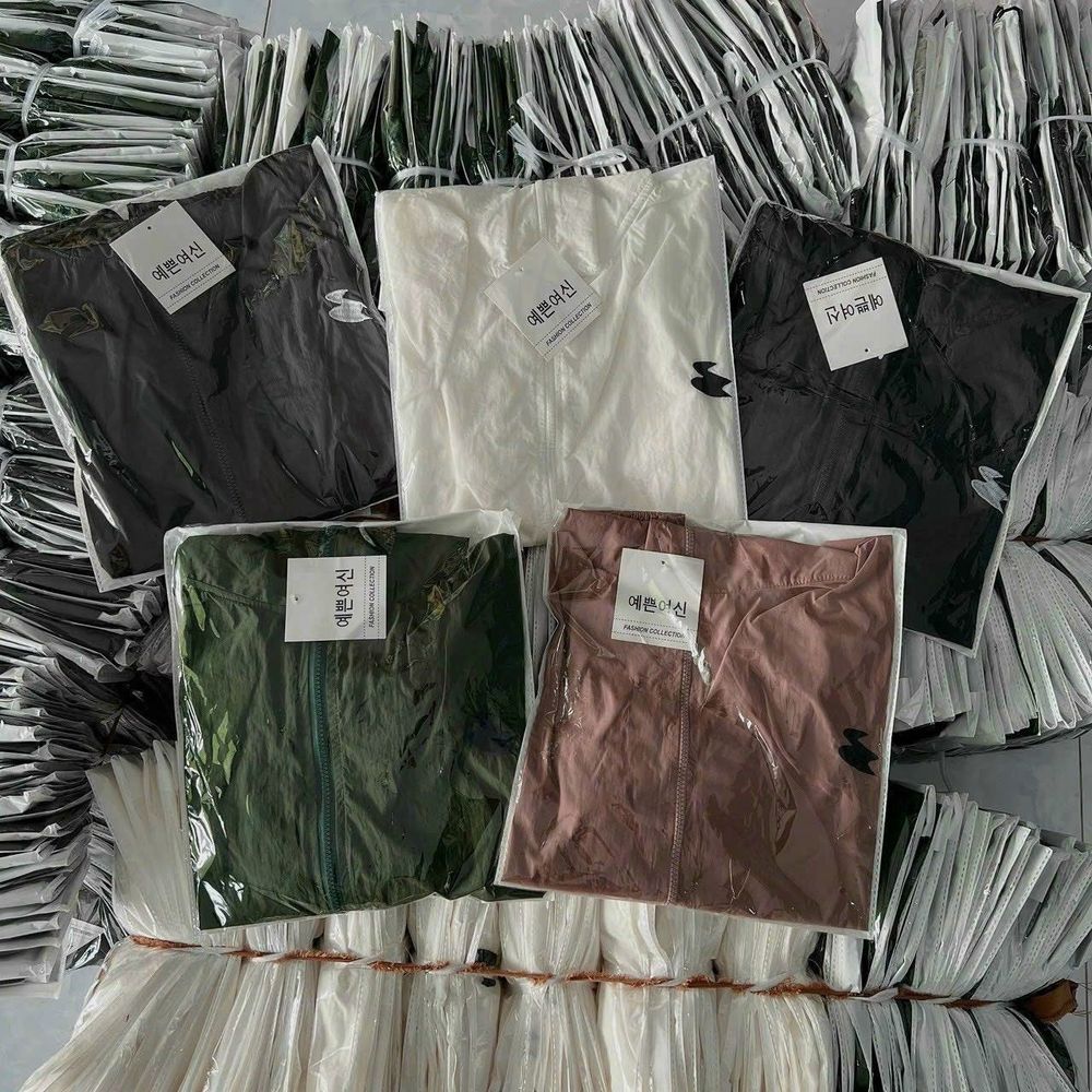 Áo khoác dù trượt nước chất đẹp 1 lớp logo thêu đang lửng tay cánh dơi ,dây rút 2 bên