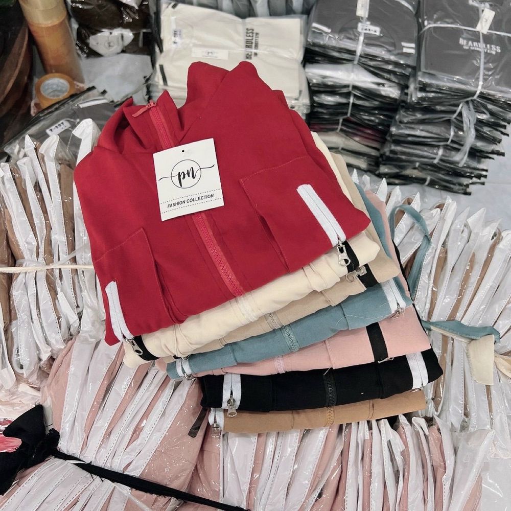 Áo khoác da lộn có nón có nút chặn nón,2 lớp lót dù,logo thêu form to 70kg