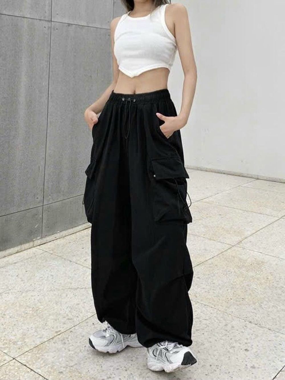 Quần jogger dù 3 dây rút form rộng cá tính