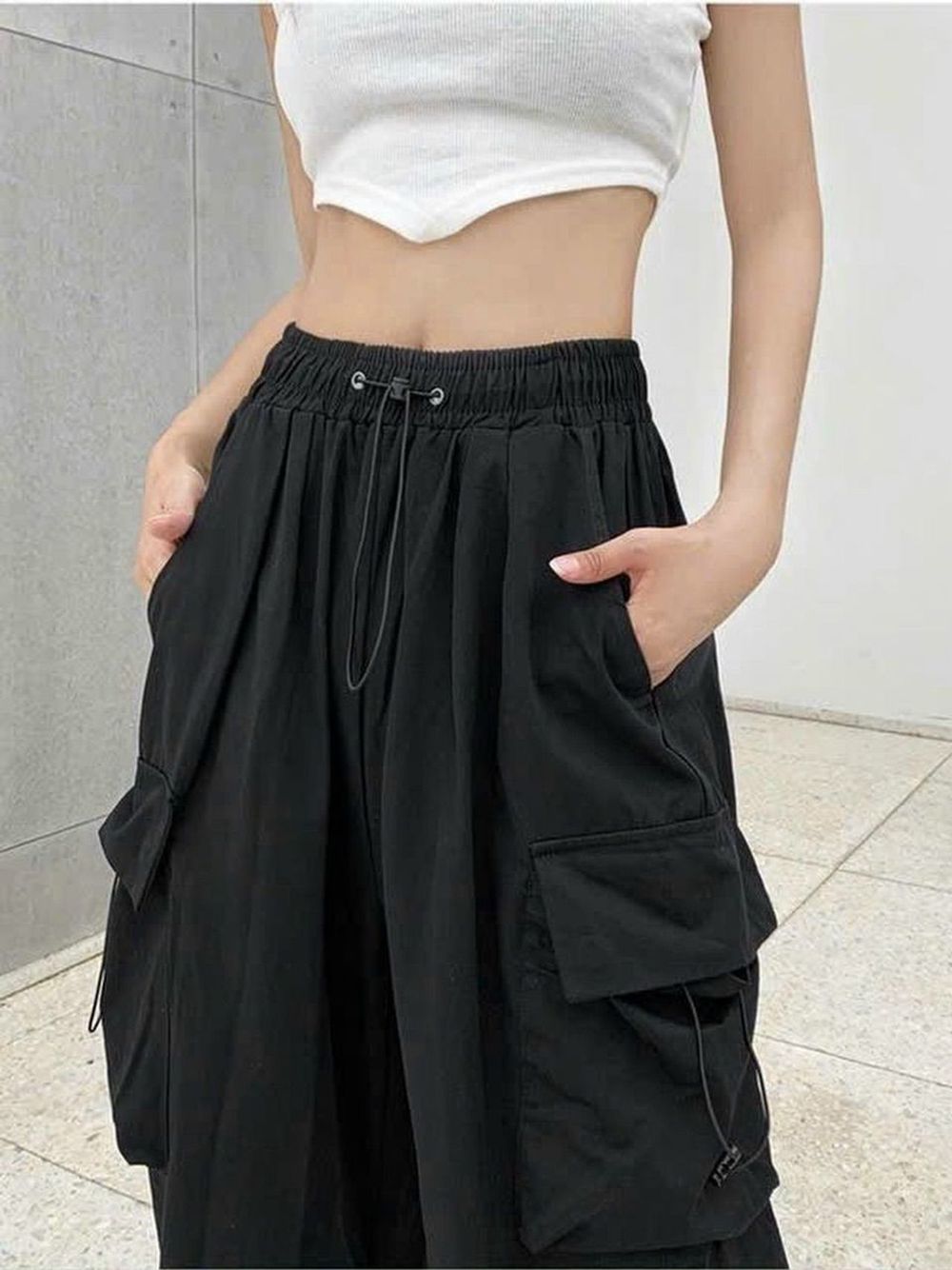 Quần jogger dù 3 dây rút form rộng cá tính