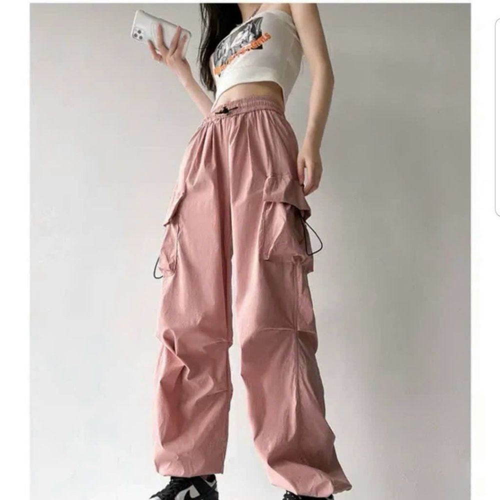 Quần jogger dù 3 dây rút form rộng cá tính