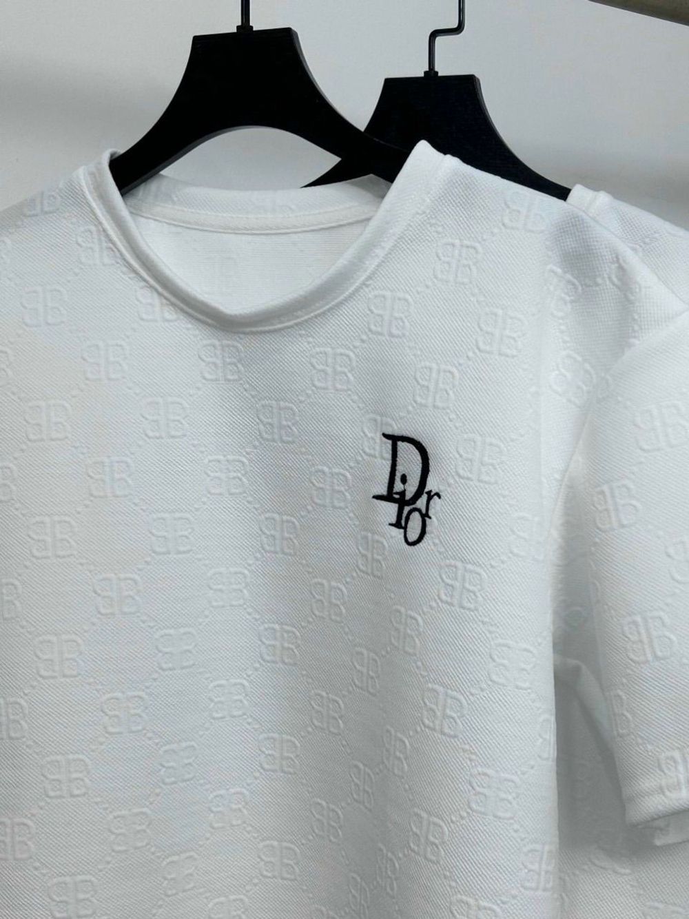 Áo thun nam thêu logo Đì Or chất thun xốp xịn