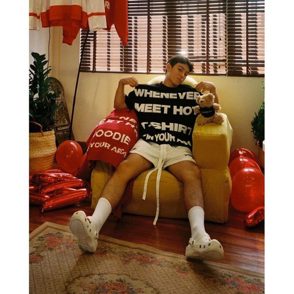 Áo thun nam nữ in nổi WHENEVER MEET HOT chất thun co giãn mềm mịn mát freesize