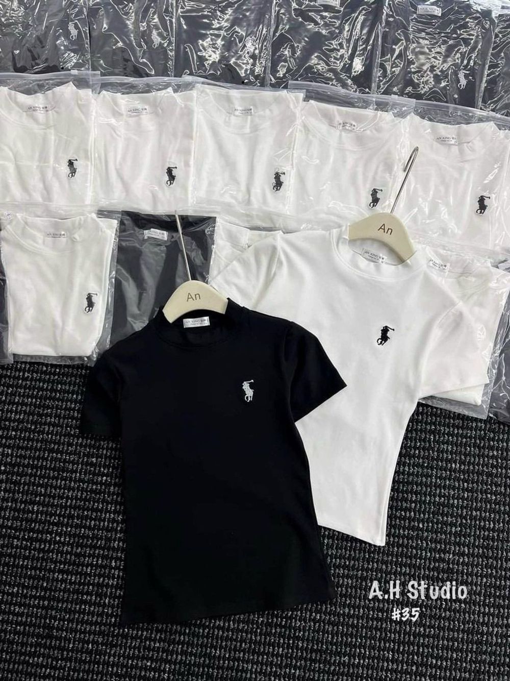 Áo thun cotton xịn form ôm, cổ cao, logo thêu freesize dưới 60kg