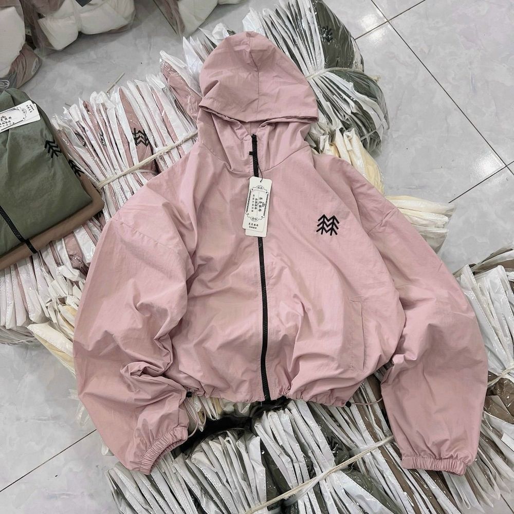 Áo khoác dù trượt nước 2 lớp lót dù logo thêu lá freesize dưới 65kg