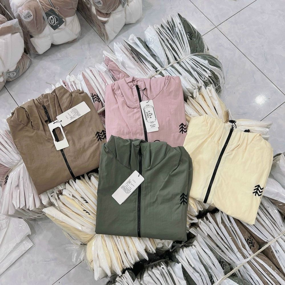 Áo khoác dù trượt nước 2 lớp lót dù logo thêu lá freesize dưới 65kg