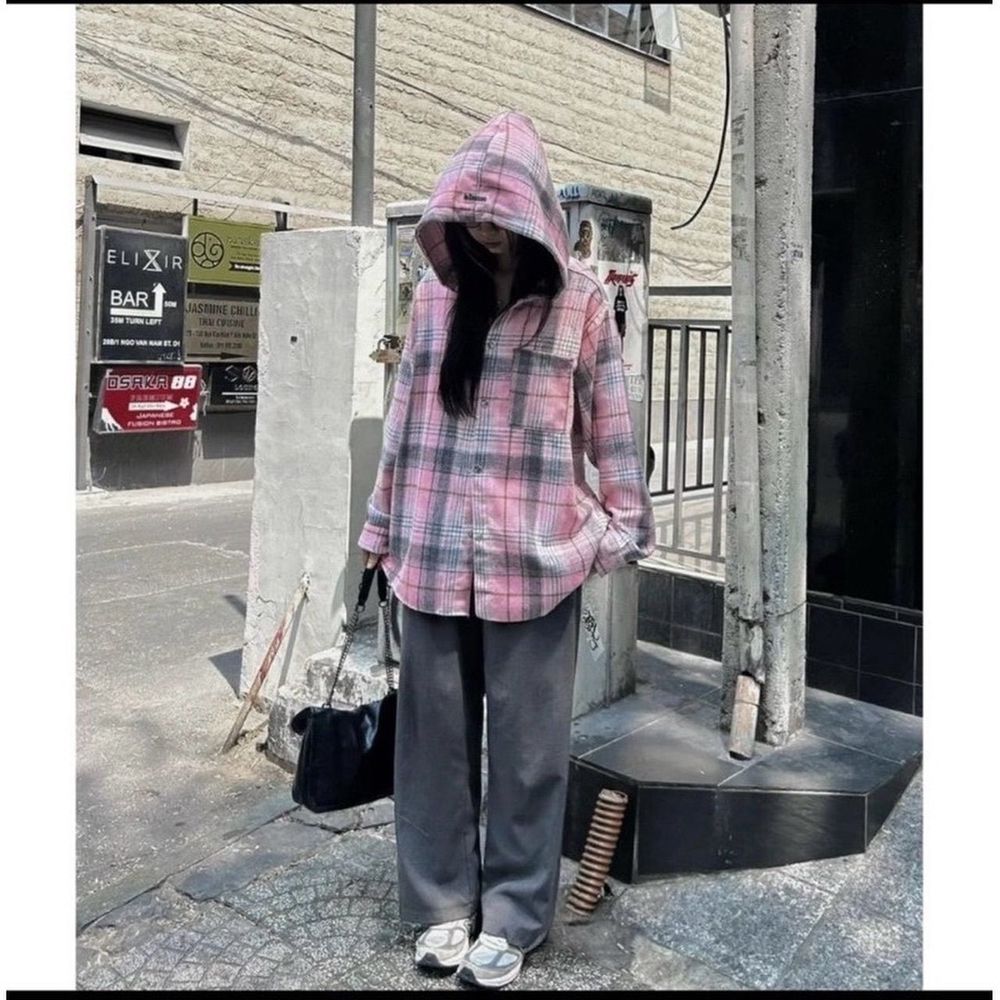 Áo khoác sơ mi có nón unisex chất kate dày mịn mát , form rộng dưới 80kg, nón có tác cao su hàng đẹp