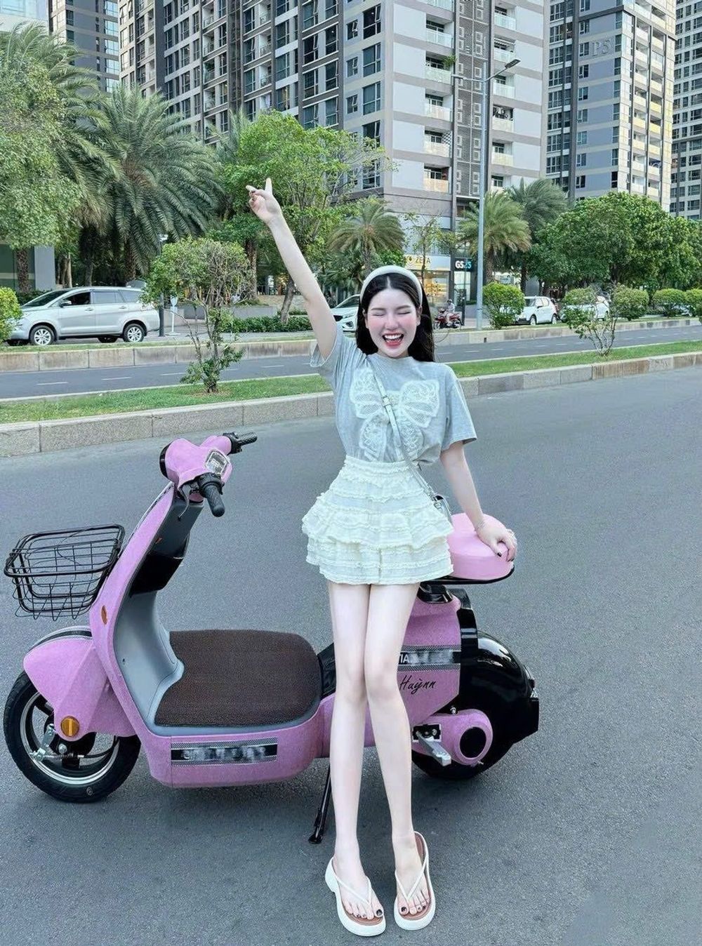 ￼SET VÁY NỮ THỜI TRANG ÁO CHẤT THUN GÂN GẮN NƠ DỆT PHỐI CHÂN VÁY REN NHÚNG TẦNG CÓ LÓT