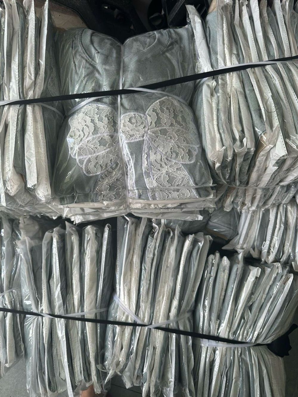 ￼SET VÁY NỮ THỜI TRANG ÁO CHẤT THUN GÂN GẮN NƠ DỆT PHỐI CHÂN VÁY REN NHÚNG TẦNG CÓ LÓT