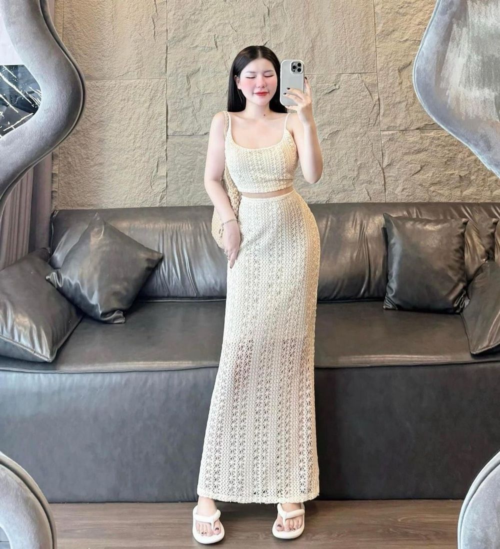 Sét váy nữ áo hai dây crop đan dây lưng mix chân váy midi dành cho các nàng diện đi biển, chụp hình siêu xinh, sexy.