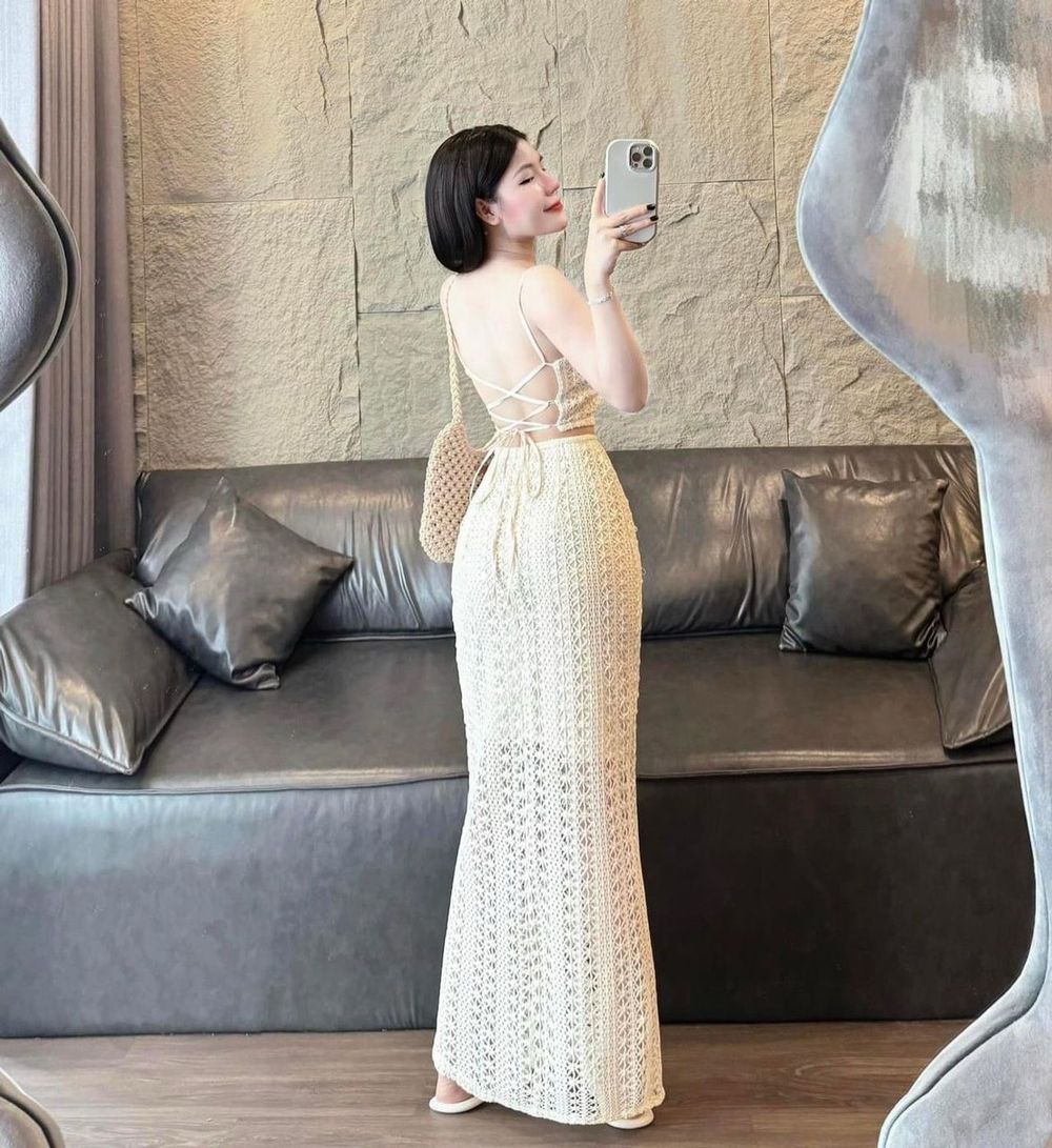 Sét váy nữ áo hai dây crop đan dây lưng mix chân váy midi dành cho các nàng diện đi biển, chụp hình siêu xinh, sexy.
