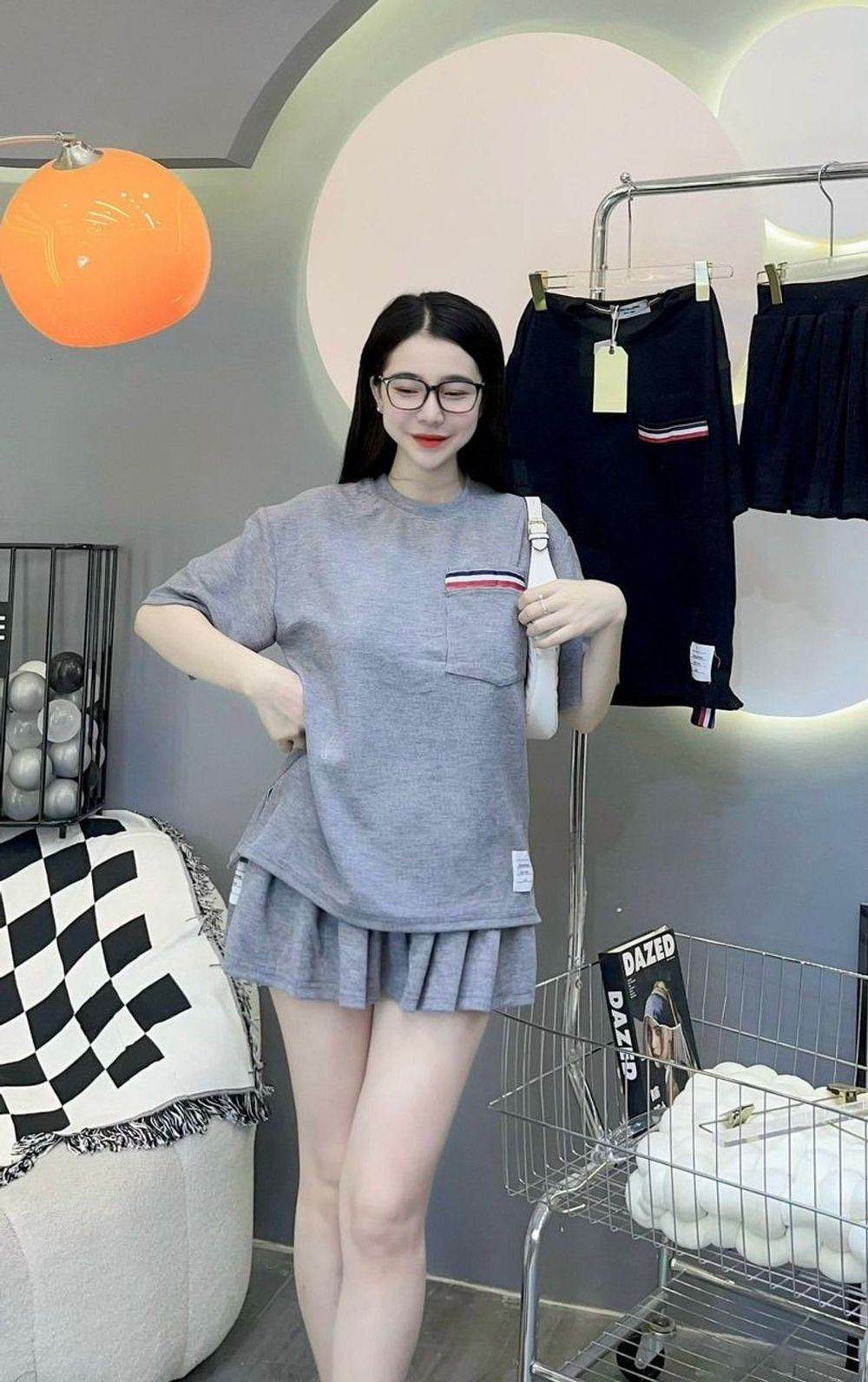 Set áo tay lỡ phối túi sọc + chân váy xếp ly chất thun conton, thấm hút mồ hôi tốt. Freesize dưới 63kg