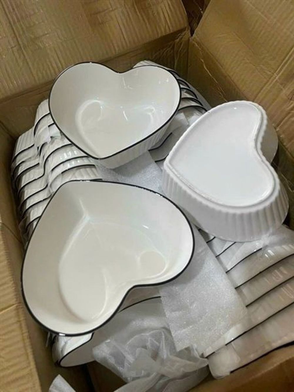 Bát Sứ Trắng Sọc Trái Tim (THÙNG 40C)