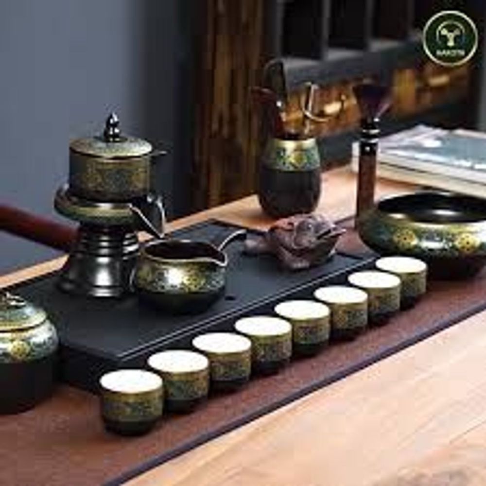 Bộ Ấm Chén Uống Trà Gốm Sứ Hoa Cẩm Đỏ - Sự Hòa Quyện Hoàn Hảo Giữa Nghệ Thuật Và Trà