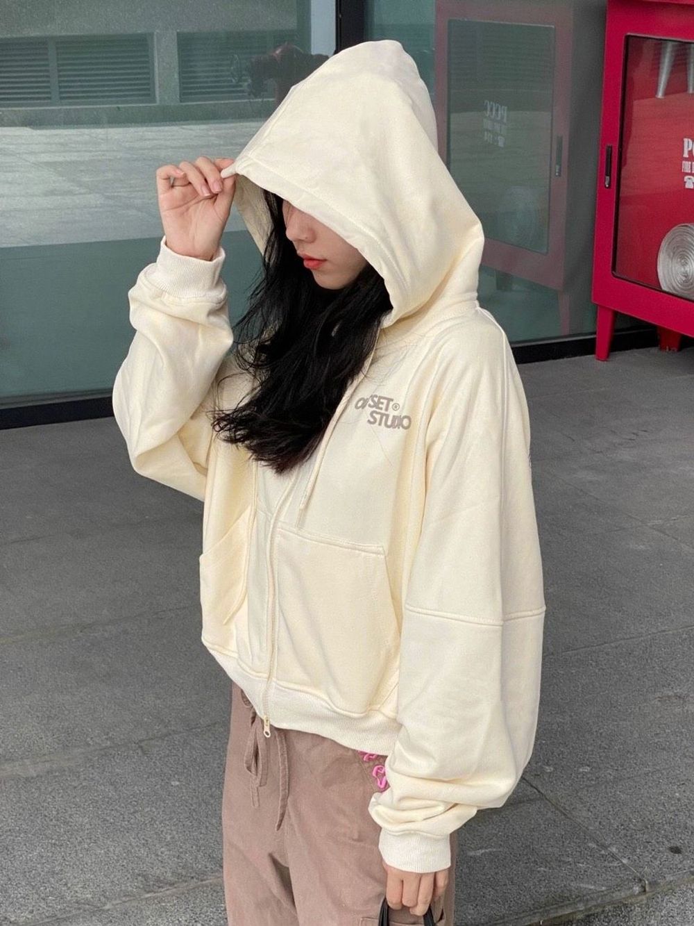 Áo khoác dáng lửng chất thun nỉ dày mịn tay phồng, dây kéo 2 đầu ,lưng in thiên thần rõ nét không bong tróc