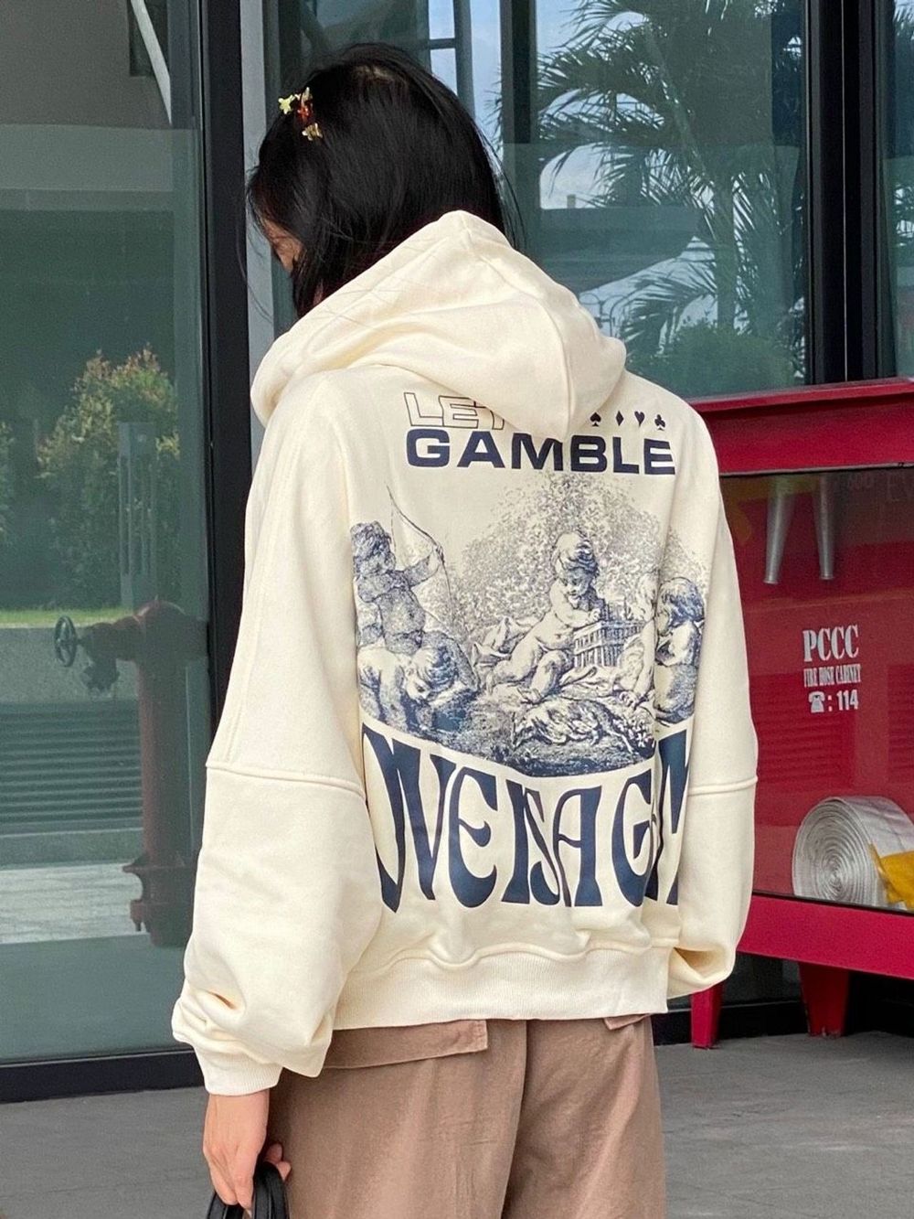 Áo khoác dáng lửng chất thun nỉ dày mịn tay phồng, dây kéo 2 đầu ,lưng in thiên thần rõ nét không bong tróc