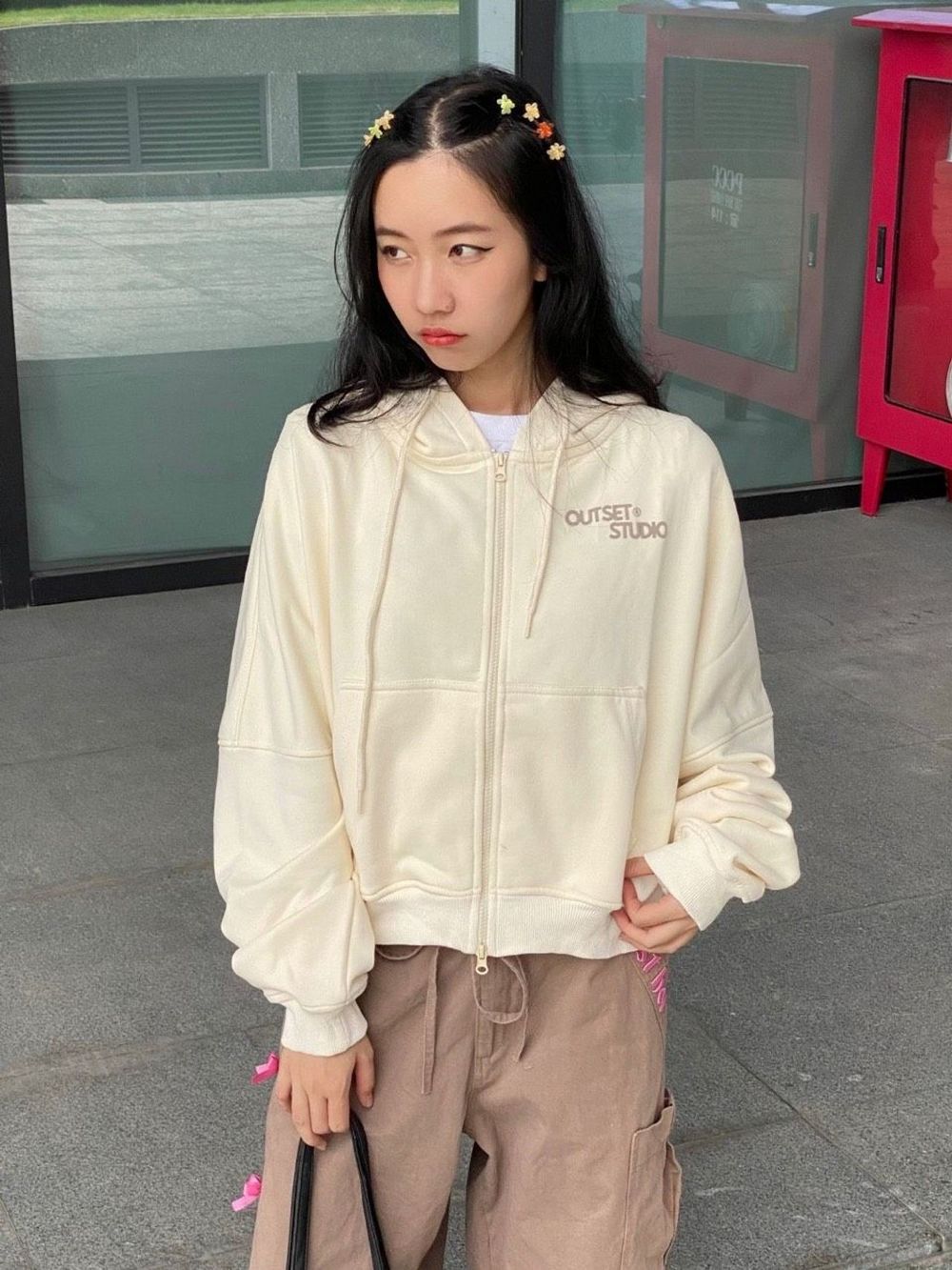 Áo khoác dáng lửng chất thun nỉ dày mịn tay phồng, dây kéo 2 đầu ,lưng in thiên thần rõ nét không bong tróc