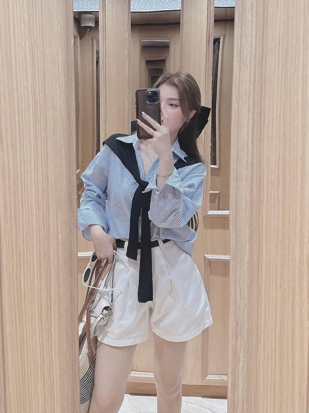 sét 4 món áo sơ mi kate , quần kaki mềm +áo khoác mỏng kèm nịt freesize dưới 55kg